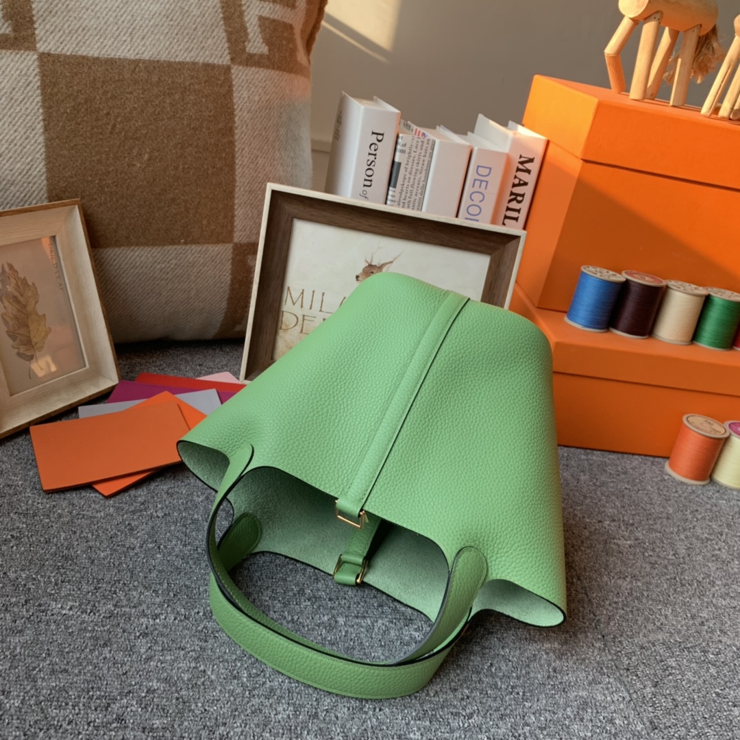 에르메스 피코탄18 아보카도그린 금장 끌레망스 가죽